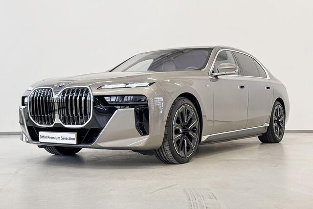 BMW i7