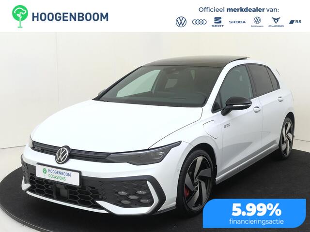 Volkswagen Golf | SoH 95% | Panoramadak | Leder pakket 'Vienna' | Trekhaak | Black style | Parkeerassistent | Stoelventilatie voor | Adaptieve demping |