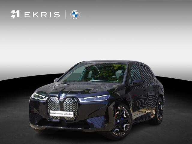 BMW iX 40 High Executive | Glazen panoramadak Sky Lounge | Driving Assistant Professional | HIFI System Harman Kardon | Comfort Access | Extra getint glas