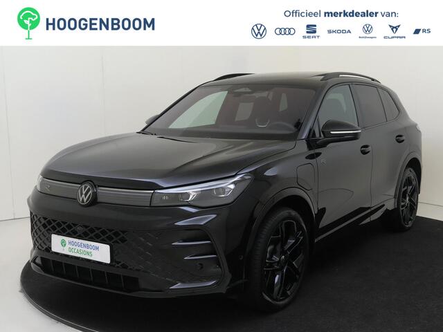 Volkswagen Tiguan e Edition | Panoramadak | Trekhaak | Harman/kardon | Head-up display | Adaptieve demping | 360 camera | Black style | Stoel- en stuurwielverwarming |