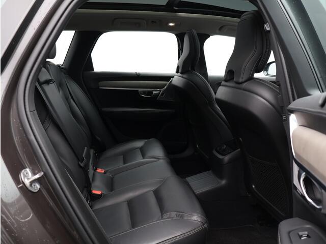 Volvo V90 ug-in hybrid AWD Ultra Dark / Trekhaak / B&W Audio / Stoelventilatie+Massage / Head-Up Display / 360 Camera / Gelamineerd Glas / Elektrische Stoelen /