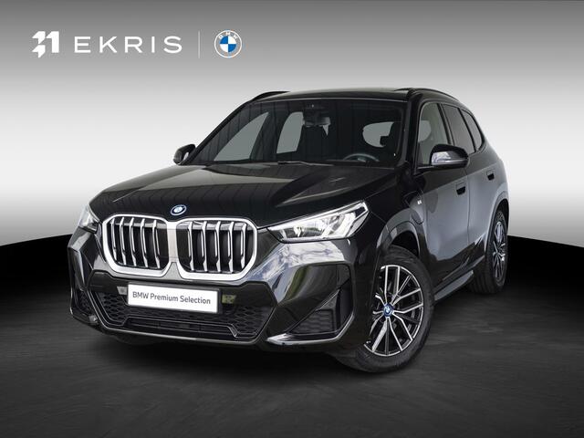 BMW X1 25e | M Sportpakket | Comfort Pack | 18 inch | Stuurwielrand verwarmd | M Adaptief onderstel | Glazen panoramadak | Head-Up Display | Harman Kardon | Elektrisch verstelbare stoelen