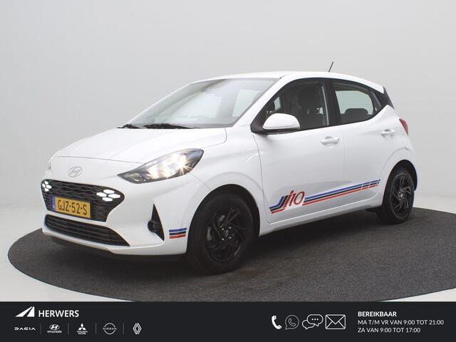 Hyundai I 10 "Edition" / Apple CarPlay & Android Auto / 14" LMV / Cruise Control / i10 Edition Striping / NL Auto / Dealer onderhouden / 1ste Eigenaar / Airco / Lichtsensor / Fabrieksgarantie tot 25-10-2029 /