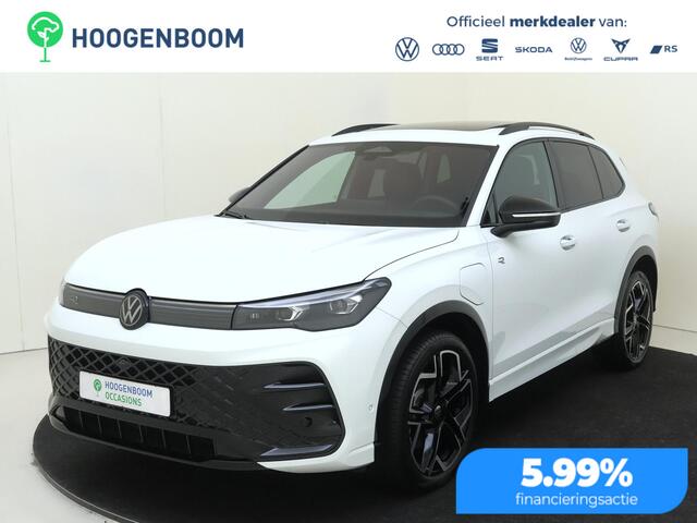 Volkswagen Tiguan e Edition | SoH 99% | Panoramadak | Trekhaak | Lederen bekleding 'Varenna' | Head-up display | Harman/kardon | 360 camera | Black style | Adaptieve demping |