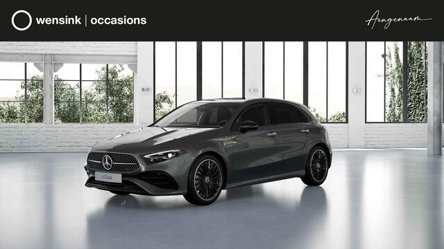 Mercedes-Benz A-Klasse AMG | Panoramadak | Premium Plus | Nightpakket | 19" Multispaak AMG velgen | Stoelverwarming | 360° Camera | HUD |