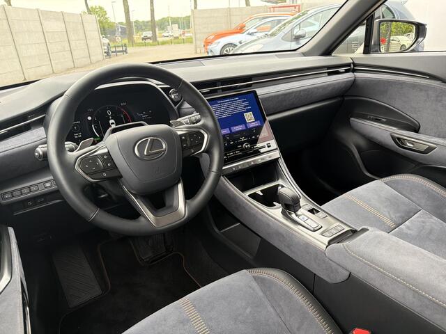 Lexus LBX