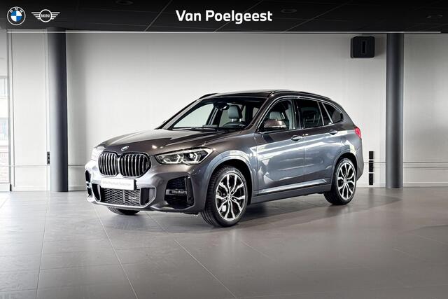 BMW X1 20i Business Edition Plus | M Sport | Glazen Panoramadak | Stoelverwarming | Achteruitrijcamera | Head-Up Display |