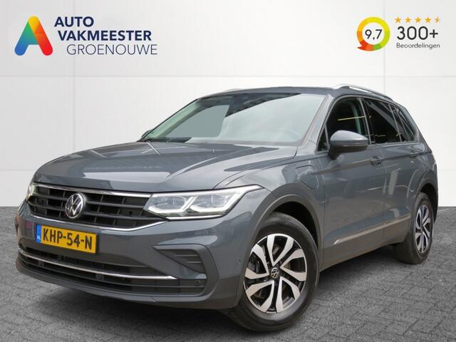Volkswagen Tiguan brid ACTIVE / Pano / Trekhaak wegklap. / IQ Light / Camera Etc / BOVAG garantie