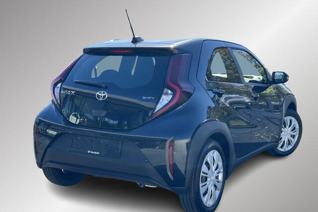 Toyota Aygo 5 play, Nieuw en in juni leverbaar met ¤1.500,- inruilpremie!!