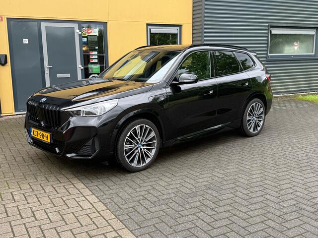 BMW X1 30e M Sport Pro 20'' lm velgen, massage, head up, panoramadak, harman kardon, trekhaak
