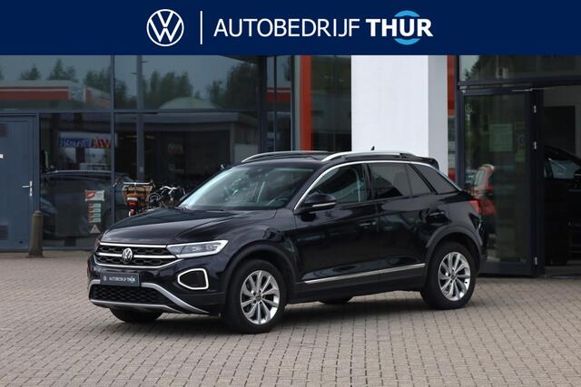 Volkswagen T-Roc 6PK / 81kW, Afneembare trekhaak, ErgoActive bestuurdersstoel, lederen alcantara bekleding, navigatie, privacy glas, 2-zone climatronic, verwarmbare voorstoelen, lederen multifunctioneel stuurwiel, parkeersensoren voor en achter (pdc), draa