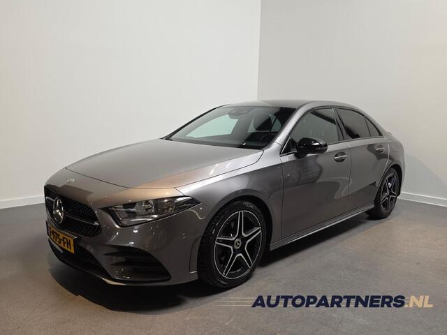 Mercedes-Benz A-Klasse AMG - Apple Carplay/Android Auto - Stoelverwarming - Sfeerverlichting - Alcantara/Leder